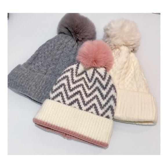 Cable Knit Pom Pom Beanie Hat - Picture 5 of 6